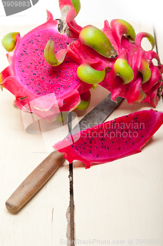 Image of fresh dragon fruit 