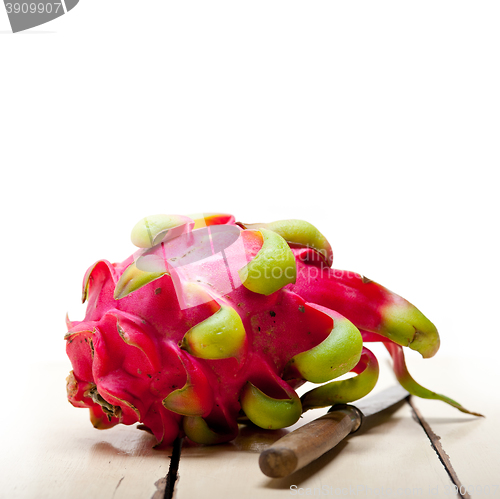 Image of fresh dragon fruit 