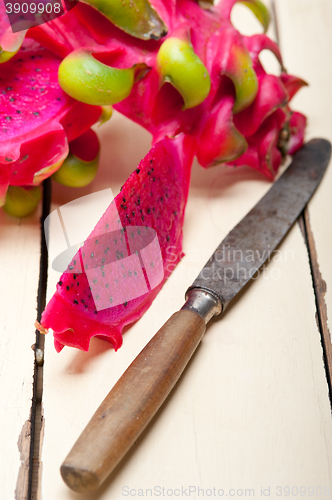 Image of fresh dragon fruit 