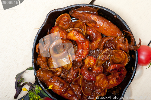 Image of fresh seafoos stew on an iron skillet