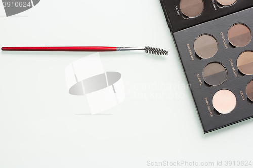 Image of Eye shadows of different colors and make-up brushes