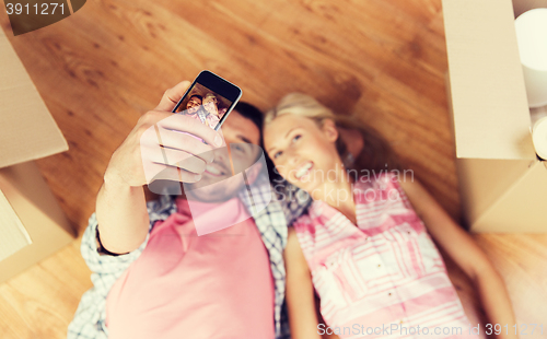 Image of couple with big cardboard boxes moving to new home