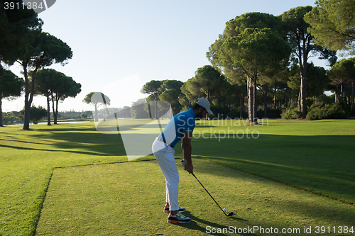 Image of golf player hitting shot