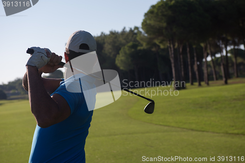 Image of golf player hitting shot