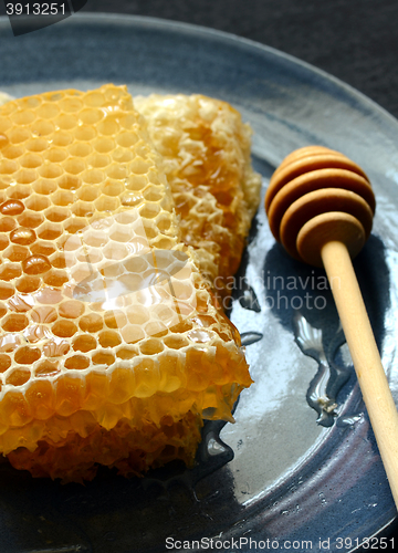 Image of honeycomb and wooden dipper