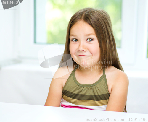 Image of Little girl is showing grimace