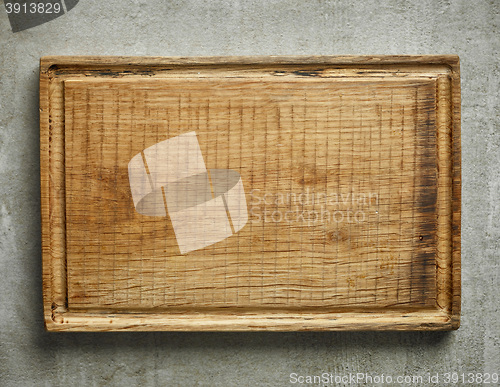Image of empty wooden cutting board