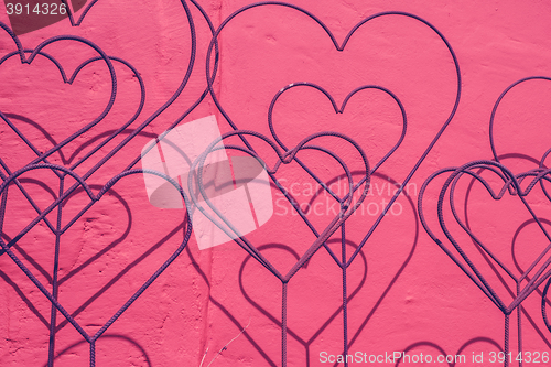 Image of Hearts decoration at a violet wall
