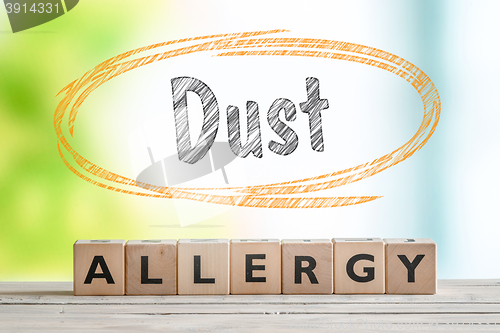 Image of Dust allergy headline on a wooden table