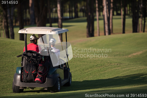 Image of couple in buggy on golf course