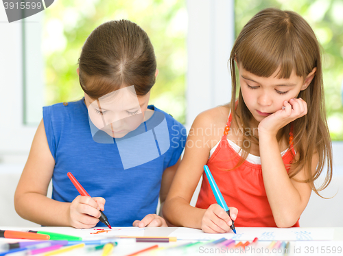 Image of Little girls are drawing using pencils