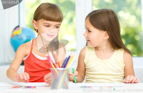 Image of Little girls are drawing using pencils