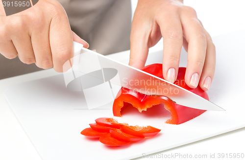 Image of Cook is chopping bell pepper