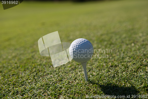 Image of golf ball on tee