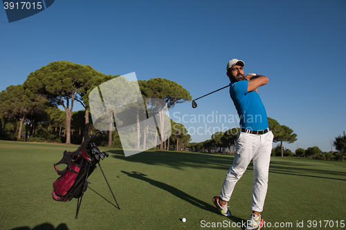 Image of golf player hitting shot