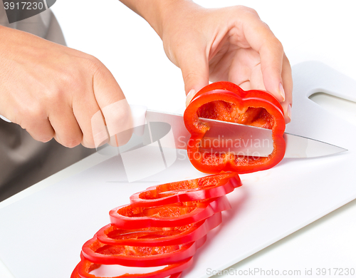 Image of Cook is chopping bell pepper