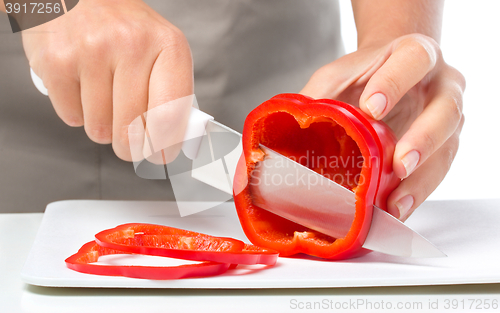 Image of Cook is chopping bell pepper