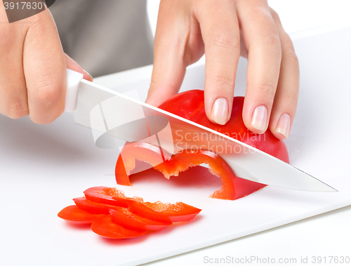 Image of Cook is chopping bell pepper