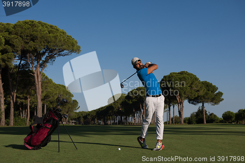 Image of golf player hitting shot