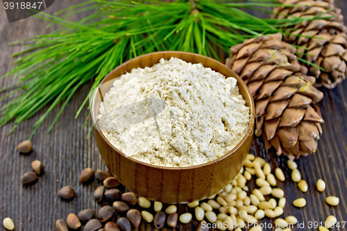 Image of Flour cedar in bowl nuts on board