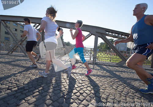 Image of people group jogging