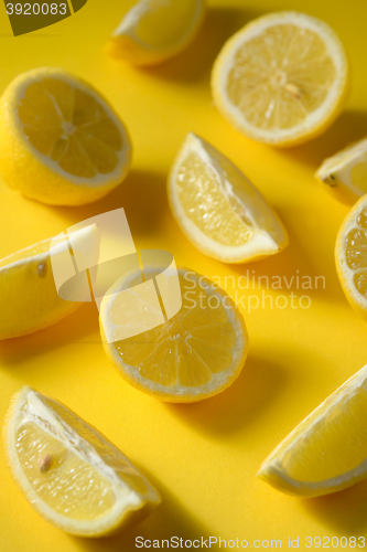 Image of Fresh lemon slices 