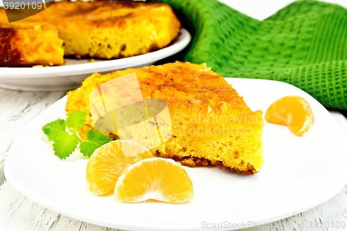 Image of Pie mandarin with mint and napkin on board