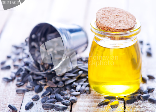 Image of sunflower seed and oil