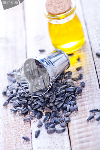 Image of sunflower seed and oil