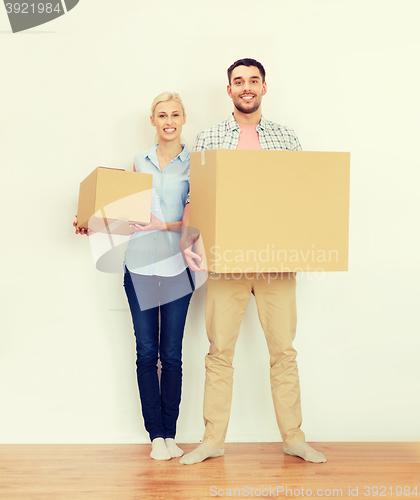 Image of couple with cardboard boxes moving to new home