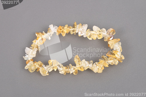 Image of Splintered citrine chain on gray background