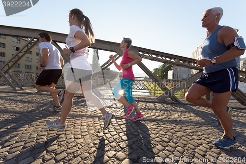 Image of people group jogging