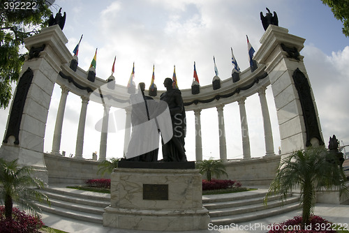 Image of la rotunda guayaquil ecuador