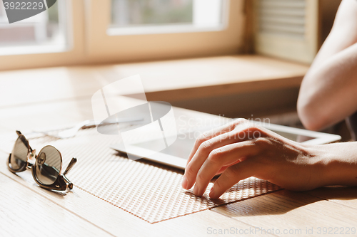 Image of girl works on the tablet