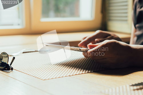 Image of girl works on the tablet