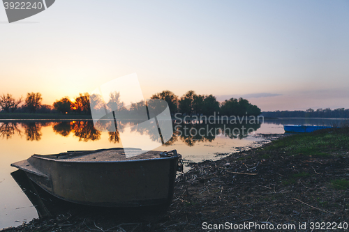 Image of boat moored to the banks of the river