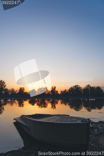 Image of boat moored to the banks of the river