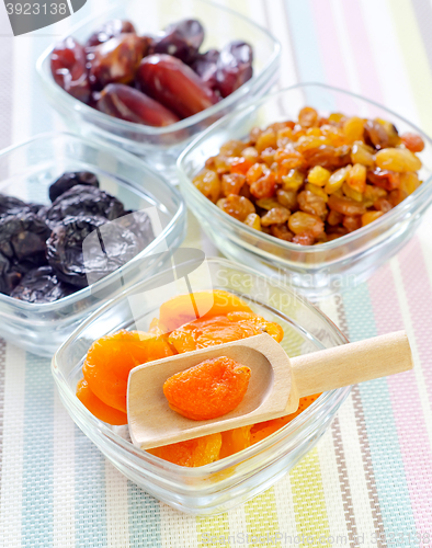 Image of dried apricots, raisins and dates