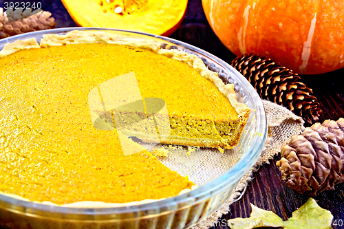 Image of Pie pumpkin in glass pan on board