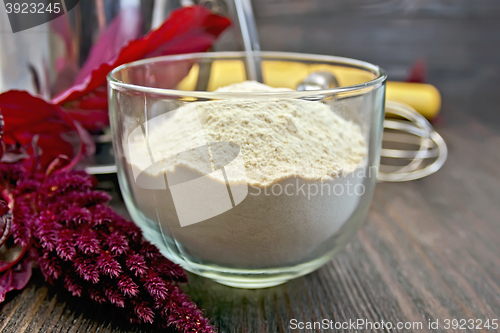Image of Flour amaranth in cup with sieve on board