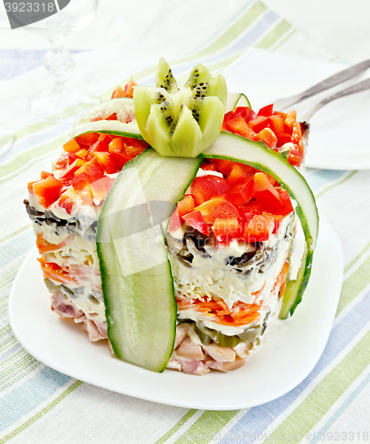 Image of Salad with chicken and peppers on napkin