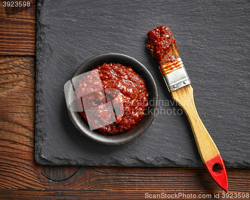 Image of bowl of chili, tomato and garlic sauce