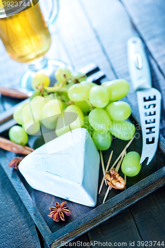 Image of cheese with grape