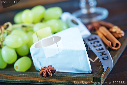 Image of cheese with grape