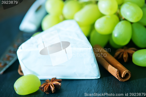 Image of cheese with grape