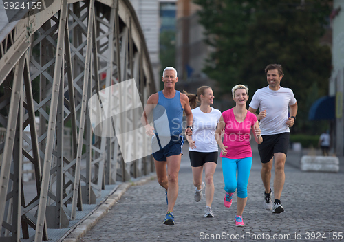 Image of people group jogging