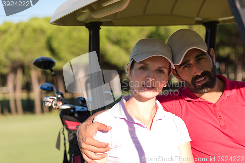 Image of couple in buggy on golf course