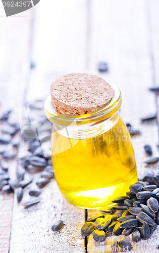 Image of sunflower seed and oil