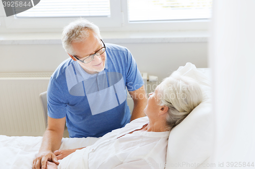 Image of senior couple meeting at hospital ward