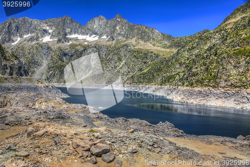 Image of The Neouvielle Peak and The Lake Cap-de-Long